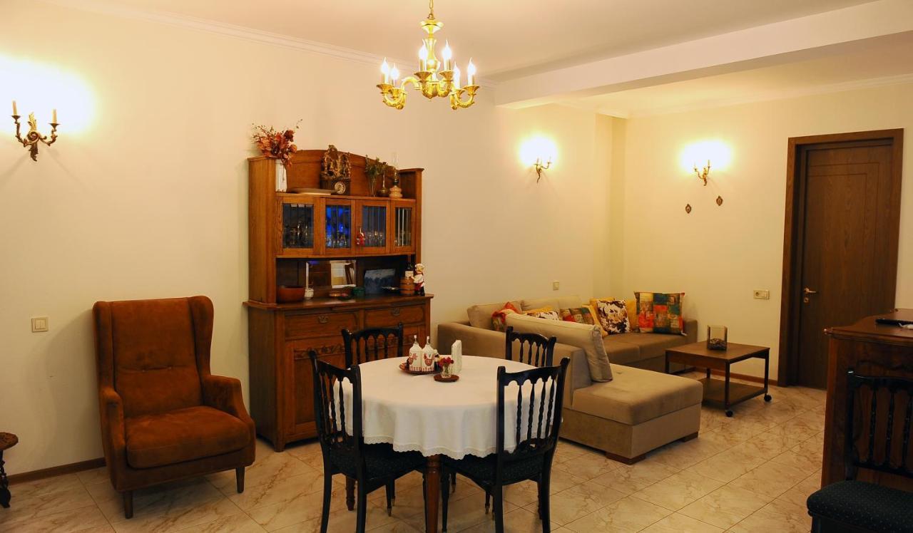 Janika Apartments Тбілісі Екстер'єр фото
